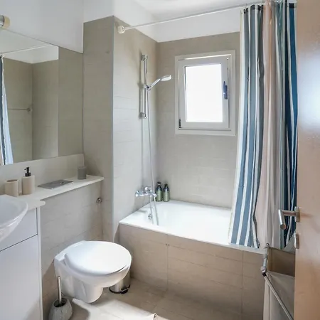 Mediterranean Escape - Coastal 2-bedroom リマソール