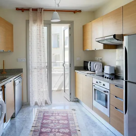 Mediterranean Escape - Coastal 2-bedroom リマソール