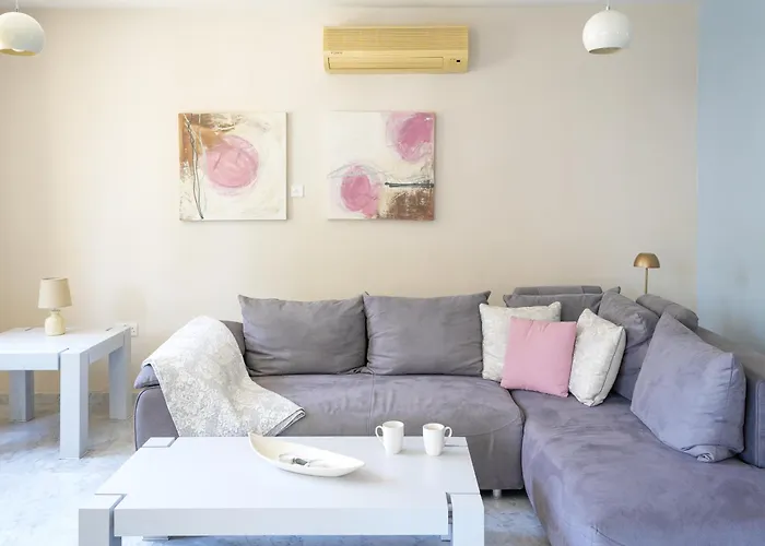 Mediterranean Escape - Coastal 2-bedroom Appartamento Limisso