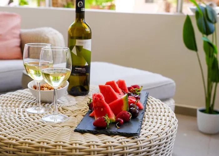 Mediterranean Escape - Coastal 2-bedroom Appartamento Limisso