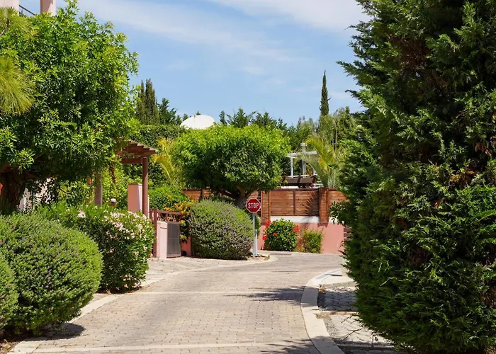 Mediterranean Escape - Coastal 2-bedroom Appartamento Limisso