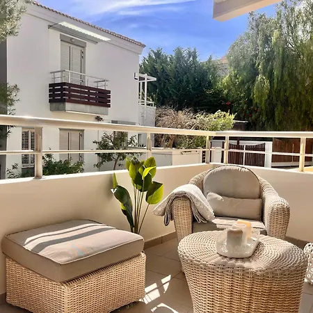 Apartment Mediterranean Escape - Steps From The Limassol
