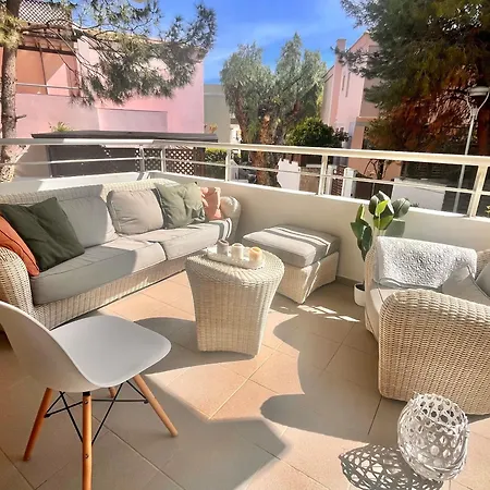 Apartment Mediterranean Escape - Steps From The Limassol