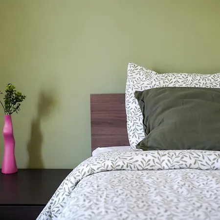 Mediterranean Escape - Coastal 2-bedroom Lägenhet