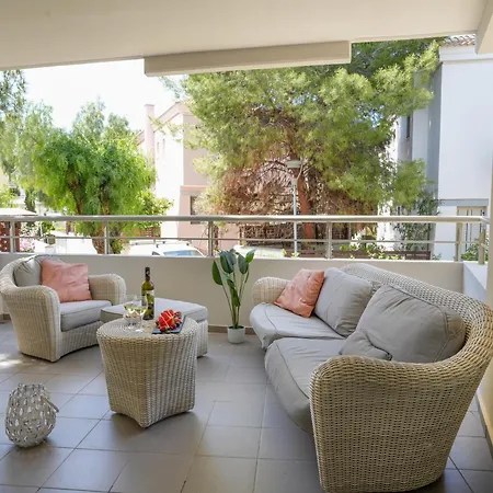 Mediterranean Escape - Coastal 2-bedroom Lägenhet *